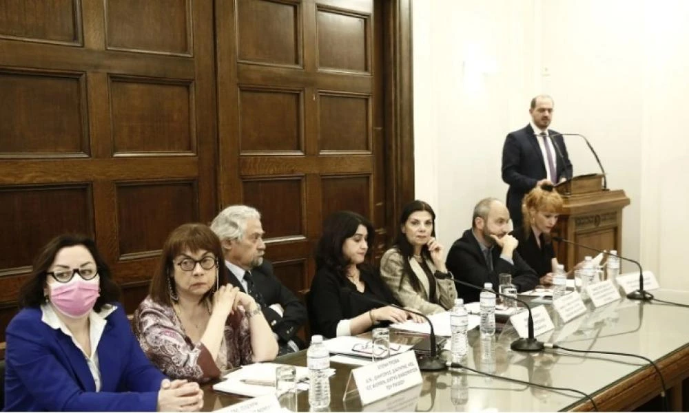 Μιχαηλίδου: Ιδρύονται Μονάδες Παιδικής Προστασίας Ανηλίκων